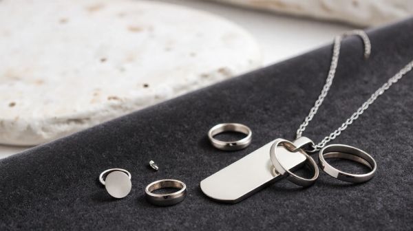 Découvrez les bijoux en acier inoxydable à prix abordable